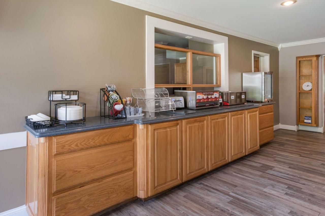 Surestay Hotel By Best Western Leesville Экстерьер фото